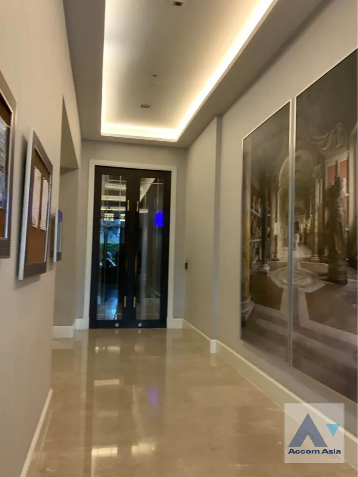 unit 2 Bedrooms  Condominium For Sale in Silom, Bangkok  near BTS Surasak (AA32645)