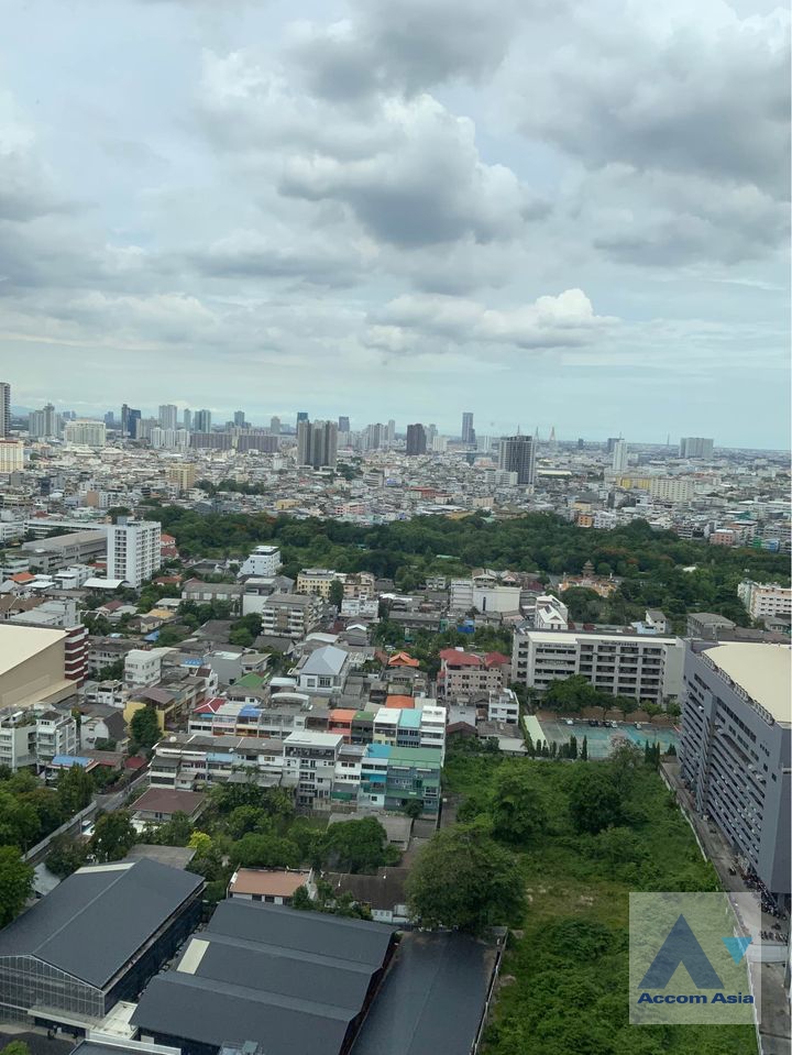 11  2 br Condominium For Sale in Silom ,Bangkok BTS Surasak at The Diplomat Sathorn AA32645