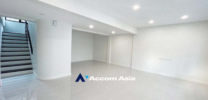  1  3 br Townhouse for rent and sale in Sukhumvit ,Bangkok BTS Phra khanong AA32652