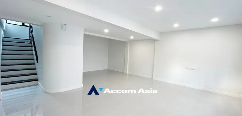 unitHome Office |  3 Bedrooms  Townhouse For Rent & Sale in Sukhumvit, Bangkok  near BTS Phra khanong (AA32652)