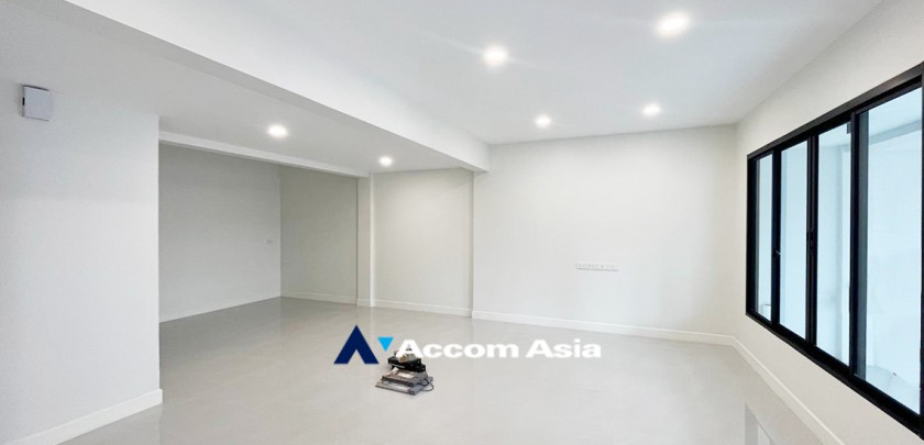 4  3 br Townhouse for rent and sale in Sukhumvit ,Bangkok BTS Phra khanong AA32652