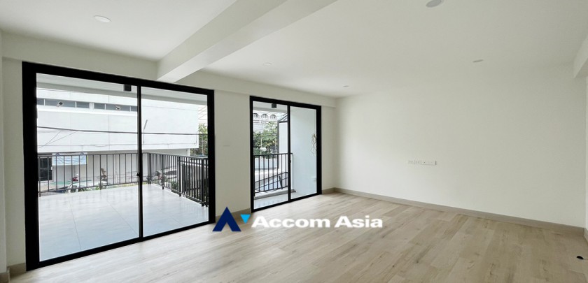 8  3 br Townhouse for rent and sale in Sukhumvit ,Bangkok BTS Phra khanong AA32652