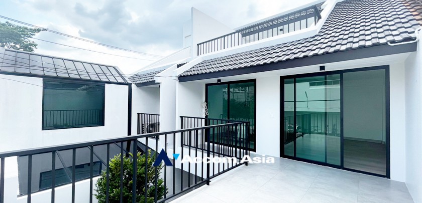 11  3 br Townhouse for rent and sale in Sukhumvit ,Bangkok BTS Phra khanong AA32652