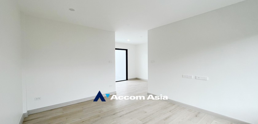 12  3 br Townhouse for rent and sale in Sukhumvit ,Bangkok BTS Phra khanong AA32652
