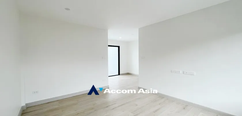 12  3 br Townhouse for rent and sale in Sukhumvit ,Bangkok BTS Phra khanong AA32652