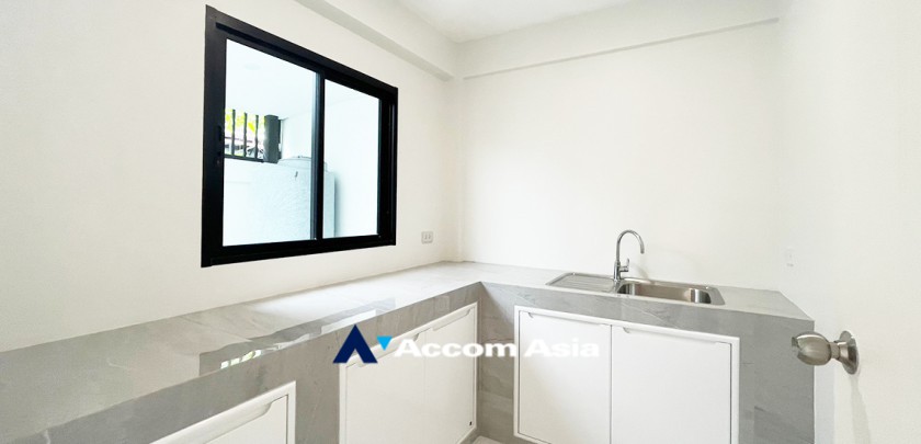 19  3 br Townhouse for rent and sale in Sukhumvit ,Bangkok BTS Phra khanong AA32652