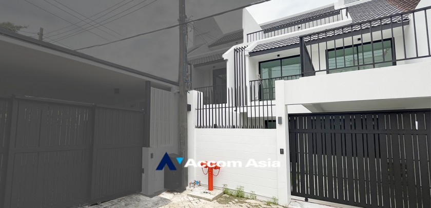 24  3 br Townhouse for rent and sale in Sukhumvit ,Bangkok BTS Phra khanong AA32652