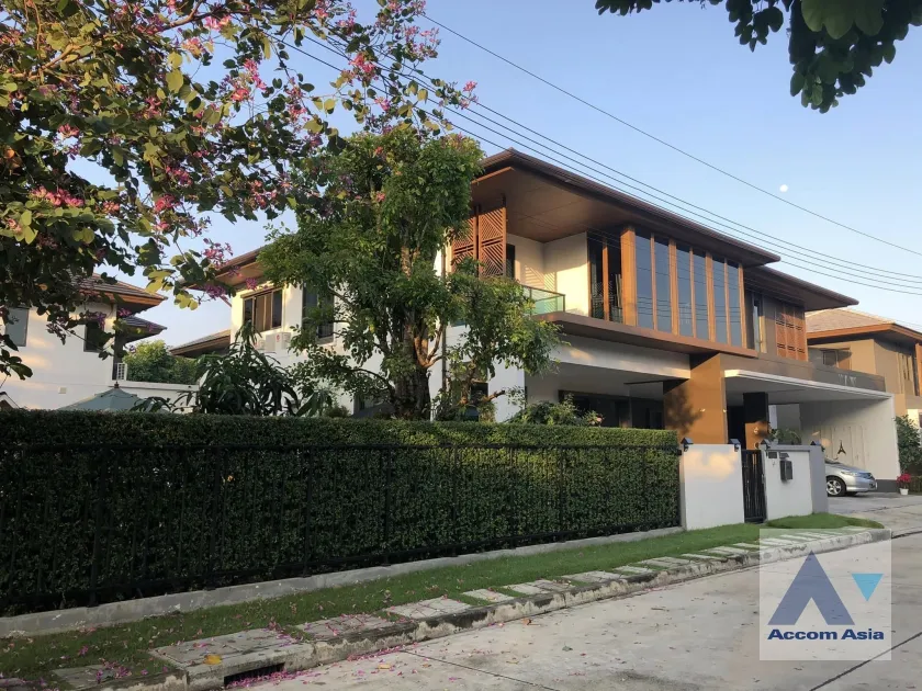 unitLuxury, Pet friendly |  4 Bedrooms  House For Rent & Sale in Pattanakarn, Bangkok  near ARL Ban Thap Chang (AA32693)