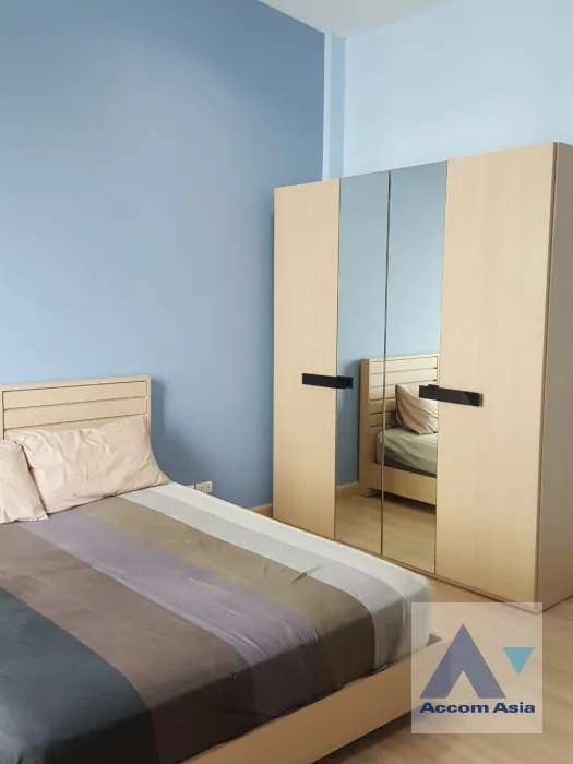 unit 3 Bedrooms  Townhouse For Rent & Sale in Sathorn, Bangkok  near BRT Nararam 3 - BTS Chong Nonsi (AA32718)