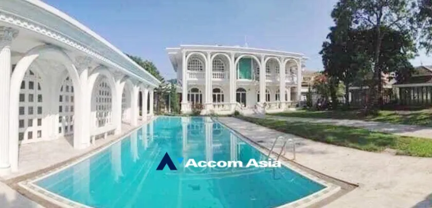 unit 15 Bedrooms  House For Sale in Pattanakarn, Bangkok  near ARL Hua Mak (AA32753)