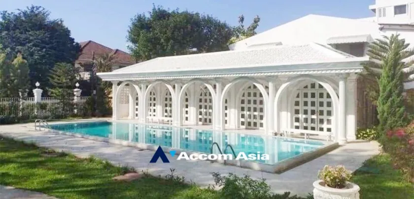 unit 15 Bedrooms  House For Sale in Pattanakarn, Bangkok  near ARL Hua Mak (AA32753)