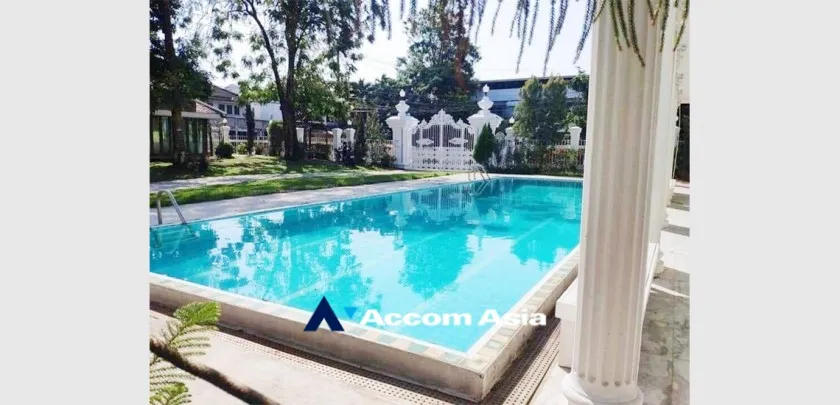 unit 15 Bedrooms  House For Sale in Pattanakarn, Bangkok  near ARL Hua Mak (AA32753)