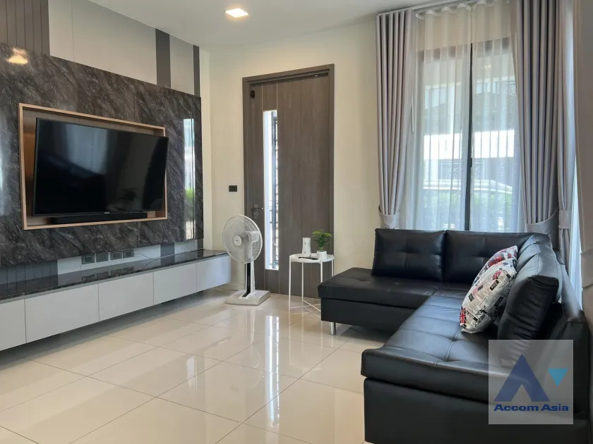 unit 4 Bedrooms  House For Rent & Sale in Samutprakan, Samutprakan  (AA32789)