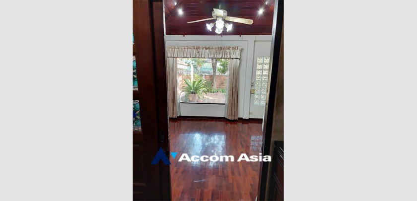 11  4 br House For Rent in Ratchadaphisek ,Bangkok MRT Phetchaburi AA32843