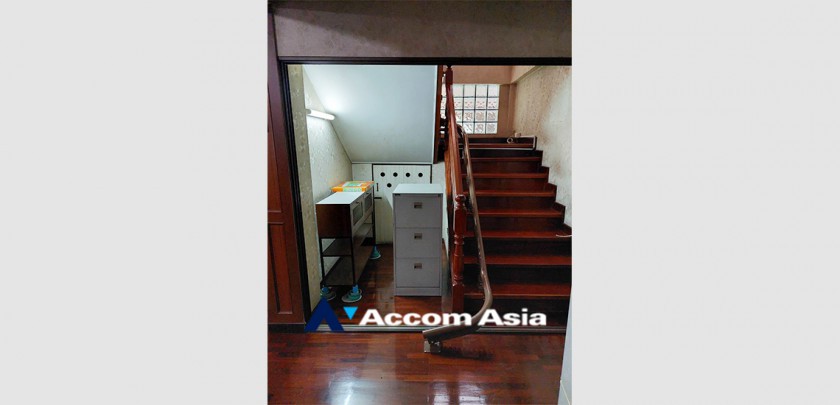 12  4 br House For Rent in Ratchadaphisek ,Bangkok MRT Phetchaburi AA32843