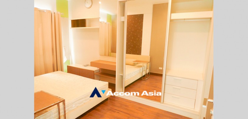 6  2 br Condominium for rent and sale in Charoen Nakhon ,Bangkok BTS Krung Thon Buri at Q House Condo Sathon AA32869