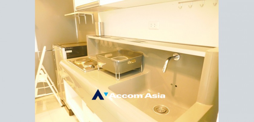 4  2 br Condominium for rent and sale in Charoen Nakhon ,Bangkok BTS Krung Thon Buri at Q House Condo Sathon AA32869