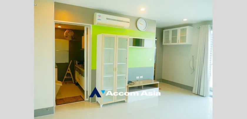  1  2 br Condominium for rent and sale in Charoen Nakhon ,Bangkok BTS Krung Thon Buri at Q House Condo Sathon AA32869