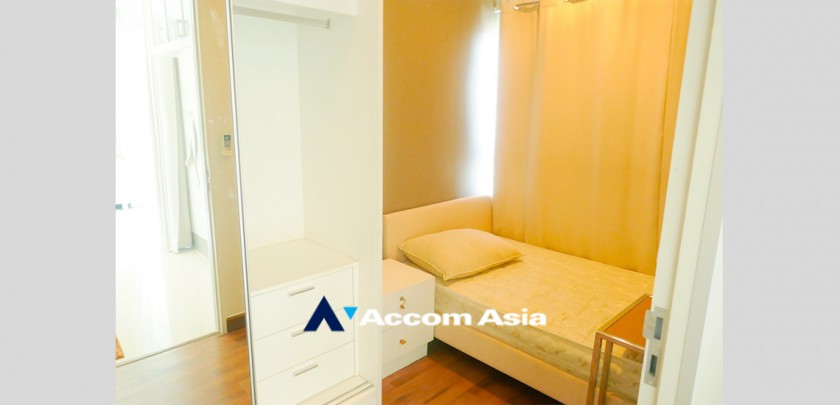 7  2 br Condominium for rent and sale in Charoen Nakhon ,Bangkok BTS Krung Thon Buri at Q House Condo Sathon AA32869