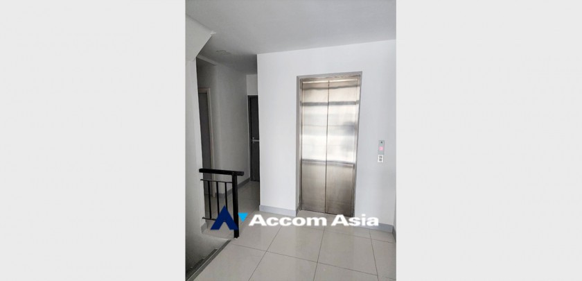 6  5 br Shophouse For Rent in Silom ,Bangkok MRT Sam Yan AA32904
