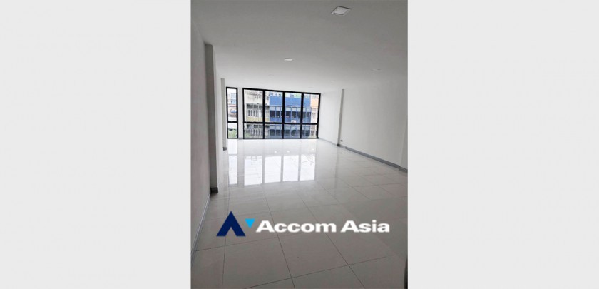 7  5 br Shophouse For Rent in Silom ,Bangkok MRT Sam Yan AA32904