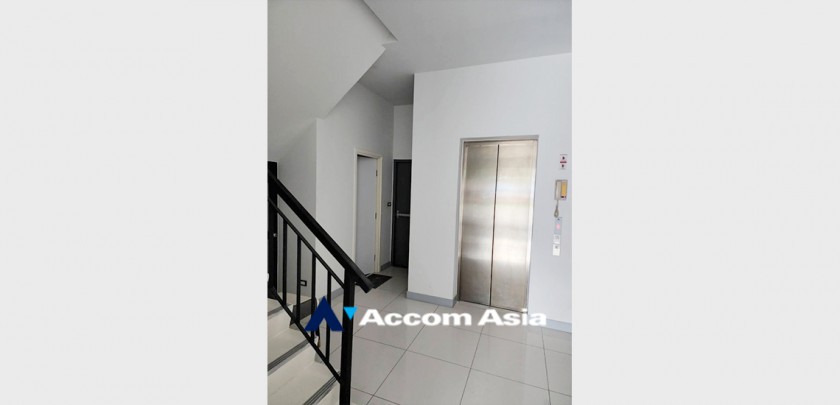 14  5 br Shophouse For Rent in Silom ,Bangkok MRT Sam Yan AA32904