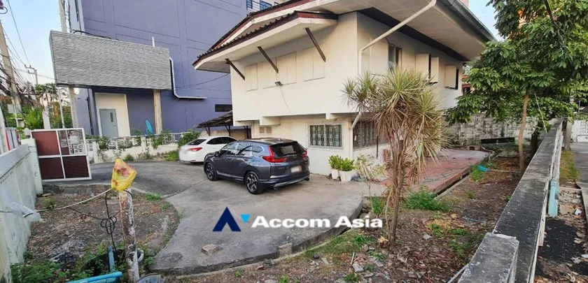 4  3 br House For Rent in Ratchadaphisek ,Bangkok MRT Rama 9 AA32953