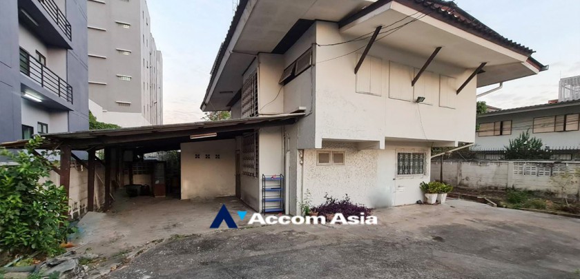  1  3 br House For Rent in Ratchadaphisek ,Bangkok MRT Rama 9 AA32953