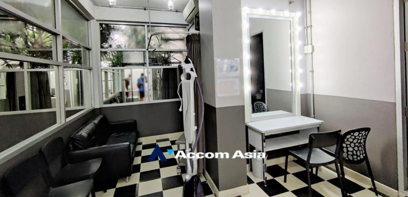  1  Studio Warehouse For Sale in Sukhumvit ,Bangkok BTS Phra khanong AA32963