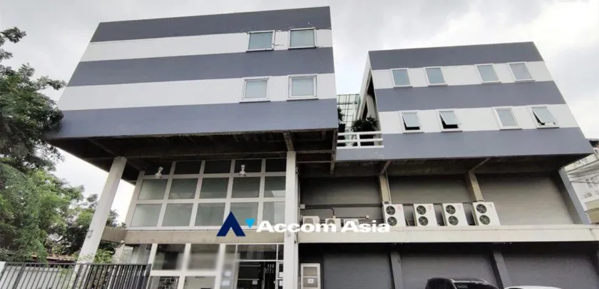  2  Studio Warehouse For Sale in Sukhumvit ,Bangkok BTS Phra khanong AA32963