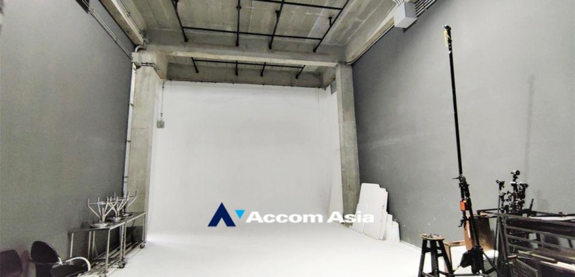 9  Studio Warehouse For Sale in Sukhumvit ,Bangkok BTS Phra khanong AA32963