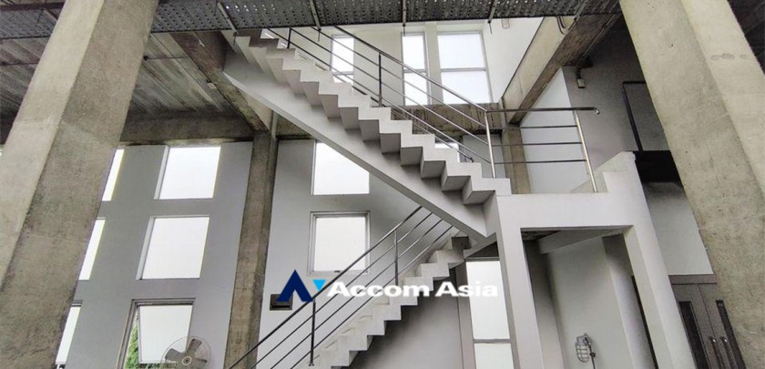  1  Studio Warehouse For Sale in Sukhumvit ,Bangkok BTS Phra khanong AA32963
