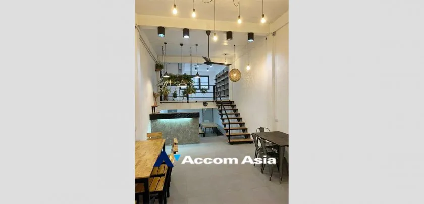 unit 4 Bedrooms  Shophouse For Sale in Bang Na, Bangkok  near BTS Udomsuk (AA32964)