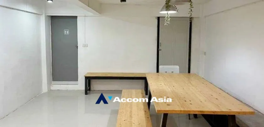 unit 4 Bedrooms  Shophouse For Sale in Bang Na, Bangkok  near BTS Udomsuk (AA32964)