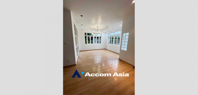 12  4 br House for rent and sale in Phaholyothin ,Bangkok MRT Lat Phrao AA32978