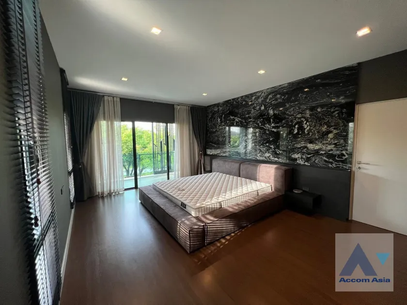 6  4 br House for rent and sale in Samutprakan ,Samutprakan  at House in Compound AA32980