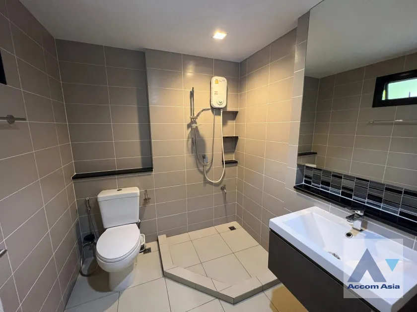 16  4 br House for rent and sale in Samutprakan ,Samutprakan  at House in Compound AA32980