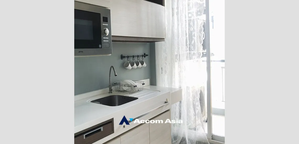 unit 2 Bedrooms  Condominium For Rent in Charoen Nakhon, Bangkok  near BTS Pho Nimit (AA32982)