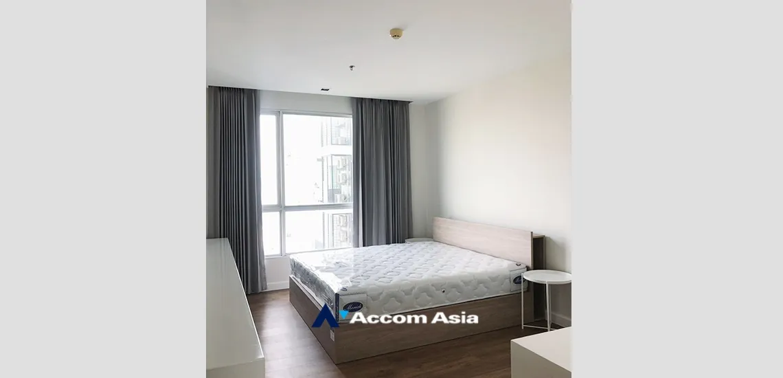 unit 2 Bedrooms  Condominium For Rent in Charoen Nakhon, Bangkok  near BTS Pho Nimit (AA32982)