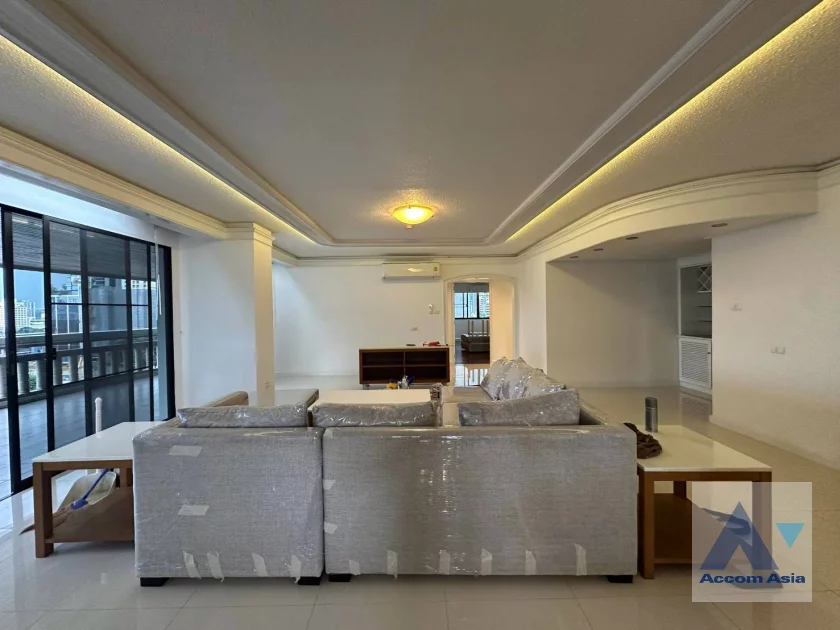  1  3 br Apartment For Rent in Ploenchit ,Bangkok BTS Ratchadamri at High rise and Peaceful AA33015