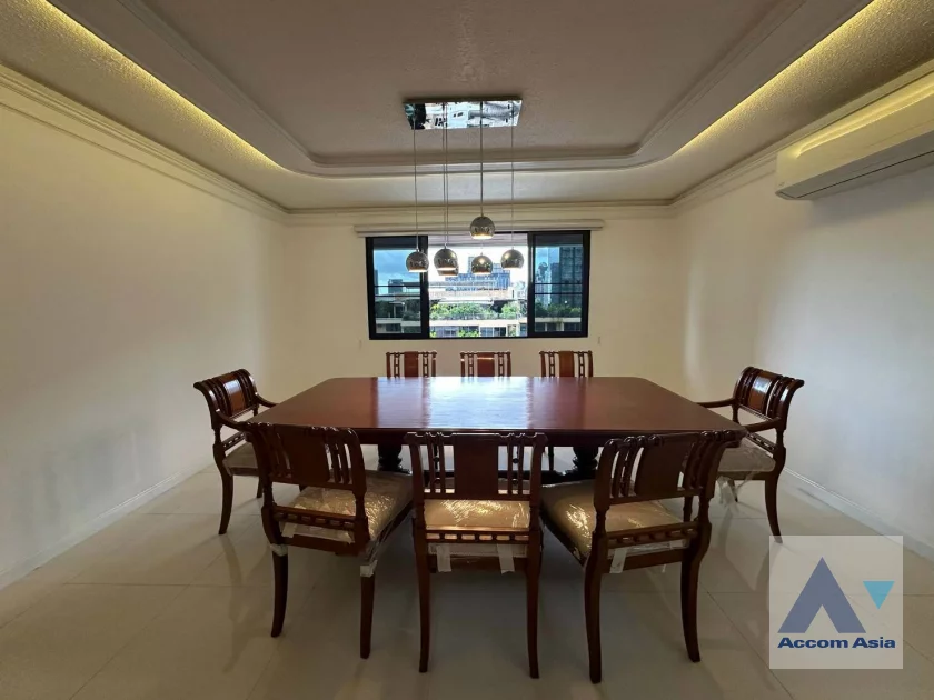 6  3 br Apartment For Rent in Ploenchit ,Bangkok BTS Ratchadamri at High rise and Peaceful AA33015