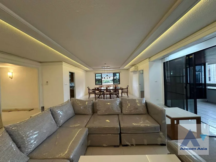 5  3 br Apartment For Rent in Ploenchit ,Bangkok BTS Ratchadamri at High rise and Peaceful AA33015
