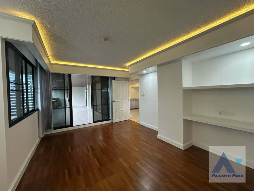 10  3 br Apartment For Rent in Ploenchit ,Bangkok BTS Ratchadamri at High rise and Peaceful AA33015