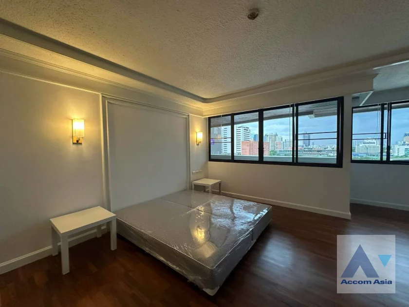 11  3 br Apartment For Rent in Ploenchit ,Bangkok BTS Ratchadamri at High rise and Peaceful AA33015