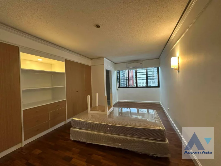 13  3 br Apartment For Rent in Ploenchit ,Bangkok BTS Ratchadamri at High rise and Peaceful AA33015