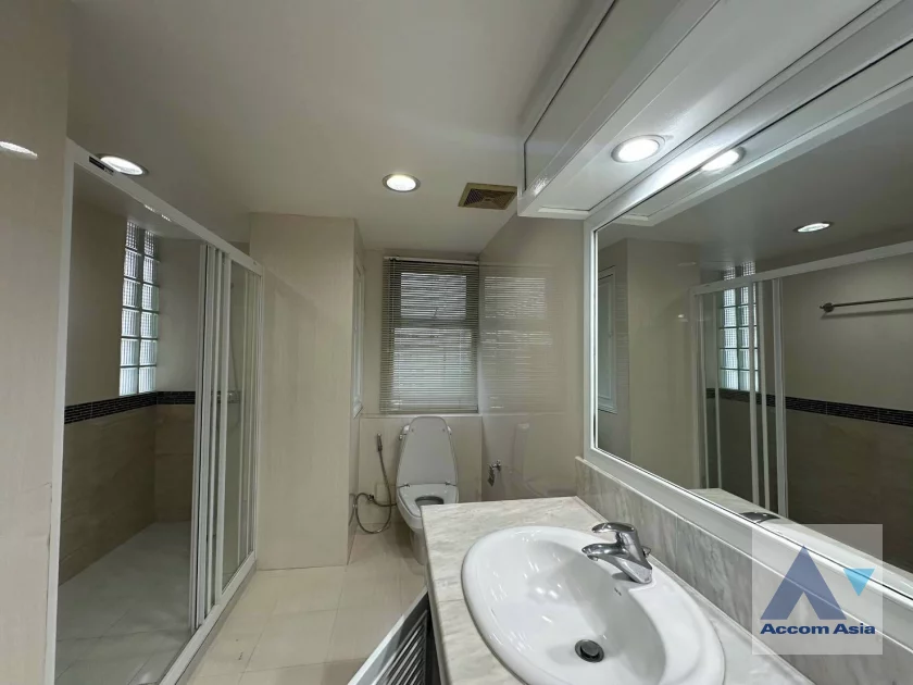 15  3 br Apartment For Rent in Ploenchit ,Bangkok BTS Ratchadamri at High rise and Peaceful AA33015