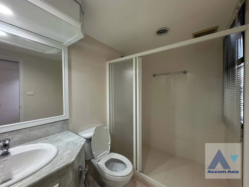 16  3 br Apartment For Rent in Ploenchit ,Bangkok BTS Ratchadamri at High rise and Peaceful AA33015