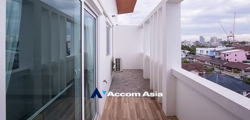 28  3 br Apartment For Rent in Sukhumvit ,Bangkok BTS Punnawithi at Apartment complex in Bangkok AA33042