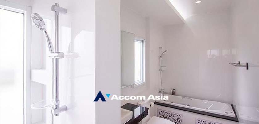 22  3 br Apartment For Rent in Sukhumvit ,Bangkok BTS Punnawithi at Apartment complex in Bangkok AA33042