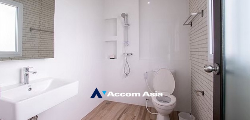 23  3 br Apartment For Rent in Sukhumvit ,Bangkok BTS Punnawithi at Apartment complex in Bangkok AA33042